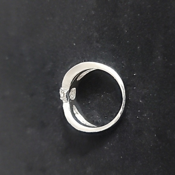 Criss Cross Ring Size 8 - Picture 4 of 8